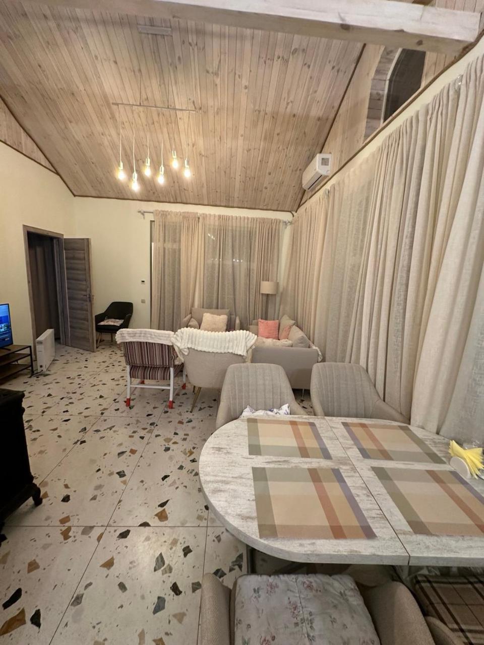 У Дачі Для Своїх Guest House Novyye Bezradichi Ngoại thất bức ảnh
